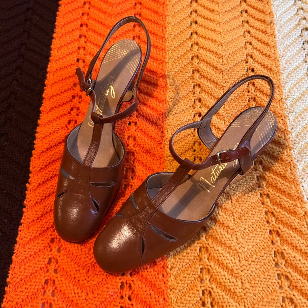 1970s Never worn Naturalizer Leather Brown T-bar Roman Mary Jane sandal heels -